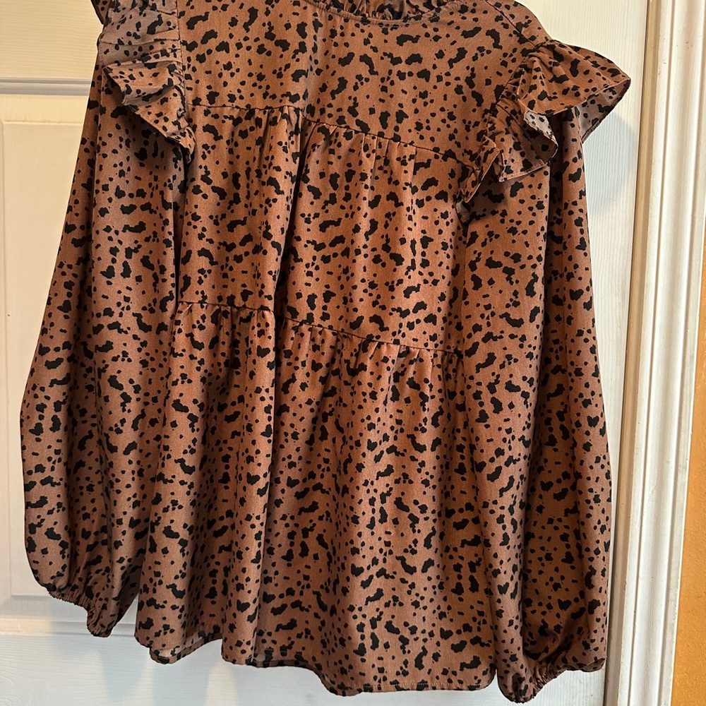 JODIFL Spotted Ruffle Blouse in Brown and Black